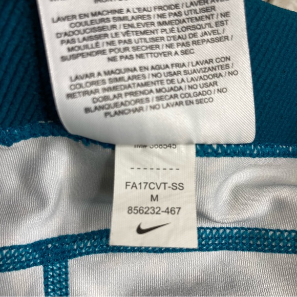 Nike Abstract Print Capri Legging Size Medium - Picture 5 of 8